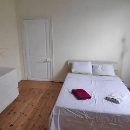 Maison Calme Avec Terasse Proche Centre Holiday home