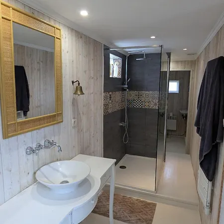 Maison Calme Avec Terasse Proche Centre Holiday home